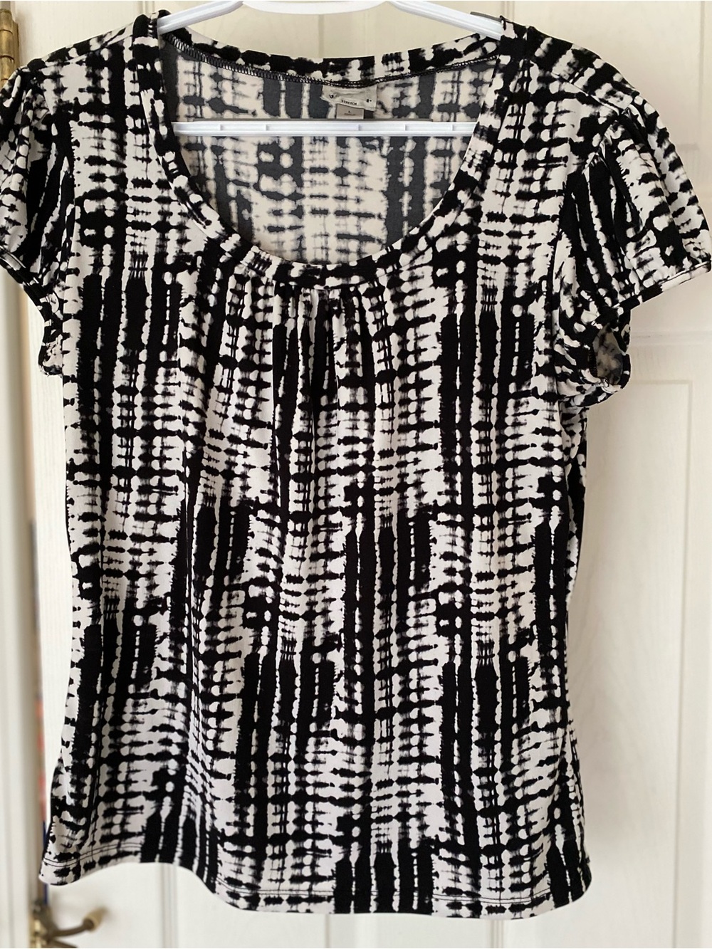 Black & White Patterned Women's Blouse
